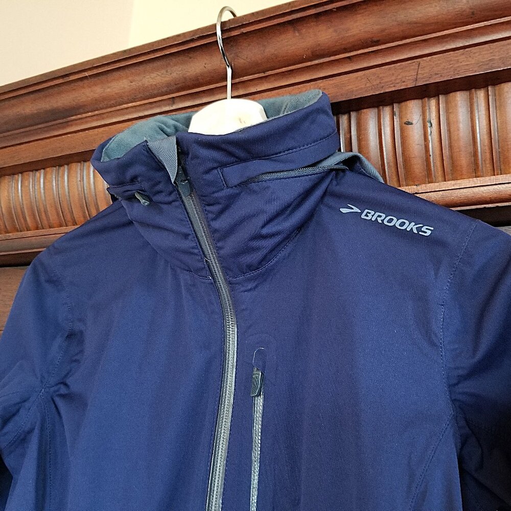 NWT Brooks Seattle Running Jacket